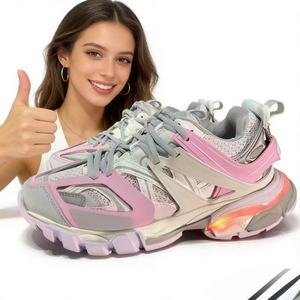 Chaussures de sport de luxe haut de gamme Track Led 3.0 pour hommes, en cuir, style course, et chaussures décontractées pour hommes et femmes. - Product Image 1