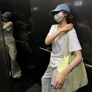 กระเป๋าสะพายผ้าใบสีเหลืองความจุขนาดใหญ่กระเป๋าช้อปปิ้งแบบเรียบง่ายแบบพกพาชุดประจำวันฤดูร้อนปี 2024 - Product Image 2