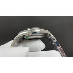 Montre mécanique suisse en verre saphir bleu lumineux, design anti-traces de doigts avec un savoir-faire supérieur de première qualité - Product Image 5