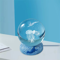 Veilleuse LED 3D sculptée au laser USB Lampe de table décorative pour chambre à coucher Œuvre d'art en verre Méduse Dauphin Baleine Coquille Batterie
