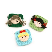 Motif carré Granny en crochet fait main, visage de poupée, applique colorée de dessin animé pour embellissement de vêtements et artisanat, vente en gros