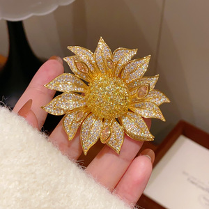 Broche de moda elegante y versátil de latón con circonitas, diseño de flor de girasol grande, estilo francés, artesanía de alta calidad, para niños y trajes - Product Image 3