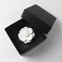 Diffuseur d'huiles essentielles en plâtre aromatique sur base bois, fleur en céramique parfumée faite à la main, désodorisant d'ambiance en porcelaine pour la maison