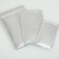 Sac refermable en plastique laminé de petite taille pour collations, sac à fermeture éclair anti-odeur en aluminium, sac à trois côtés scellés avec encoche de déchirure