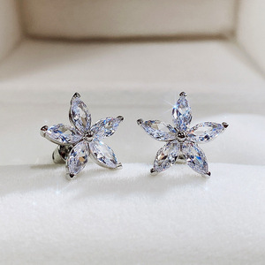 Orecchini a Forma di Stella Colorata per Donne, Accessori per Orecchie Dolci e Adatti all'Uso Quotidiano - Product Image 2