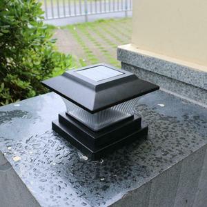 Lámpara de Pilar LED de energía Solar para <span class=keywords><strong>exteriores</strong></span> lámpara cuadrada de cerca de jardín, poste de patio, luces de casquillo, lámpara de cabeza de columna con acabado negro/dorado - Product Image 3