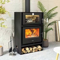 Cheminée verticale moderne en acier avec foyer à bois, chauffage autonome pour appartement intérieur
