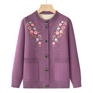 Ropa de <span class=keywords><strong>abuelas</strong></span> para mujer, suéter de cuello redondo con bordado Floral y punto grueso acolchado de invierno para mamá, cárdigan de otoño - Product Image 1