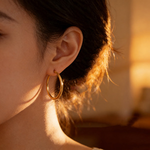 ต่างหูห่วงขนาดใหญ่ QYRY Trendy ชุบทอง 18K ทำจากสแตนเลส<span class=keywords><strong>ส</strong></span>ตีล กันน้ำ เห<span class=keywords><strong>ม</strong></span>าะ<span class=keywords><strong>ส</strong></span>ำหรับใ<span class=keywords><strong>ส</strong></span>่ทุกวันสำหรับทุกเพศ - Product Image 2