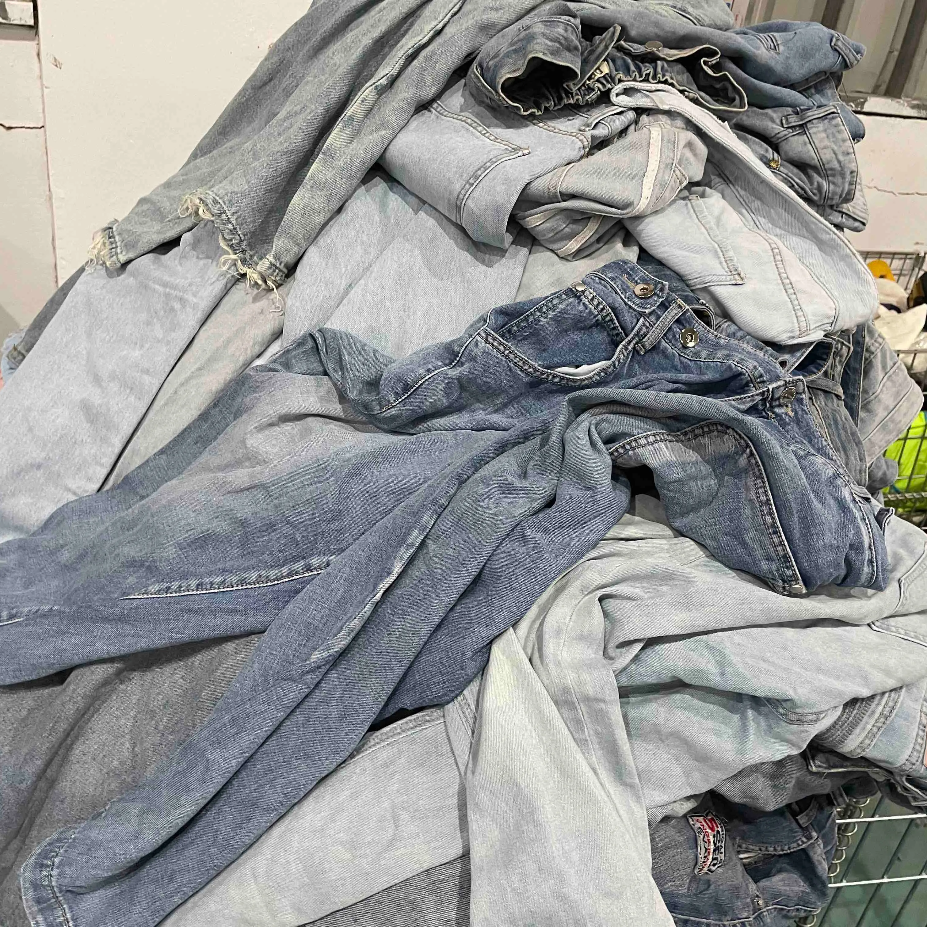 Alta qualidade roupas usadas puro em fardos todos os tipos homens Jeans baratos