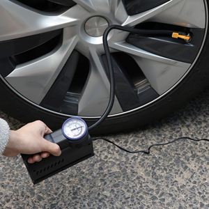 Gonfleur <span class=keywords><strong>de</strong></span> <span class=keywords><strong>pneu</strong></span> compact 12V avec lumière LED, mandrin pneumatique à verrouillage par levier, long cordon d'alimentation, trois buses, bleu - Product Image 5