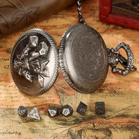 Cadeaux Dungeons & Dragons : Boîte à dés vintage personnalisée avec mini-dés en métal, matériaux recyclés durables, finition dorée