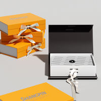 Boîte cadeau pliable pour bougie, personnalisée, grande, rose, gaufrée, recyclable, avec laminage mat, revêtement UV, fermeture magnétique à ruban