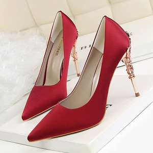 Escarpins en satin à bout pointu pour femme, talon aiguille sculpté en métal, chaussures de soirée pour mariage et cérémonie - Product Image 1