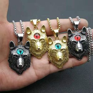 Collier Pendentif Tête de Loup Ice Field en Acier Inoxydable Plaqué Or et Argent avec Sertissage Lunette Œil Rouge et Bleu, Bijou Unisexe - Product Image 5