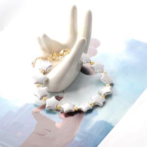 Bracelet en acier inoxydable plaqué or 18 carats avec breloque étoile en émail blanc et perle pour femme, bracelet à perles réglable - Product Image 2