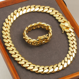 Collar de Lujo y Estilo de Moda Hop Jewelry, Collar Cubano Súper Grande, Cadena Cubana Miami de Eslabones Grandes - Product Image 1