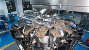 Machine d'emballage automatique haute efficacité pour sachets de 1 kg et 5 kg, idéale pour les noix, les chips de banane, les grains de café et les pistaches – Approvisionnement direct usine - Product Image 5