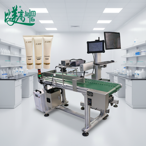 Machine de marquage laser UV pour ligne d'emballage : capture en temps réel des codes QR sur les cartons pour une corrélation stable et rapide des codes de bouteilles et de boîtes. - Product Image 1