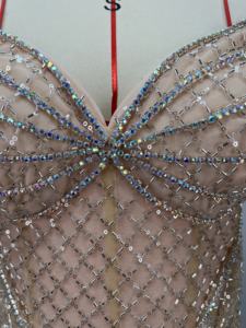 ED2826 高級レディースストラップレスプロムドレス セクシーな背中見せノースリーブ ビーズとスパンコール装飾 ナチュラルウエストライン 通気性のあるパーティースタイル - Product Image 6