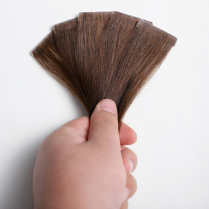 Estensioni di Capelli Umani Vergini Remy Europei Direttamente dalla Fabbrica, con Nastro Invisibile, Cuticole Allineate, Lisci e Setosi, Colore Chiaro - Product Image 2