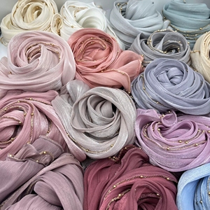 ผ้าคลุมศีรษะไหมสีพื้นแบบใหม่สำหรับผู้หญิง ผ้าซาตินเนื้อนุ่มแบบด้านเดียว ขนาด 175*75 ซม. จากเกาะมาเลเซีย พร้อมสายคล้องโลหะ แห้งเร็วสำหรับฤดูร้อน - Product Image 3