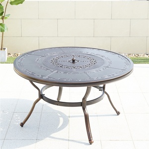 Il tavolo <span class=keywords><strong>da</strong></span> terrazza in alluminio pressofuso CHOUVANT può ospitare <span class=keywords><strong>da</strong></span> 4 a 6 persone per una cena barbecue - Product Image 2