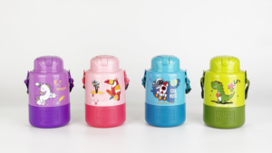 Agua de plástico con pajita y cuerda <span class=keywords><strong>2023</strong></span> nuevo producto 1000ml niños lindas botellas de agua OPP Camp regalos listos sostenibles - Product Image 2