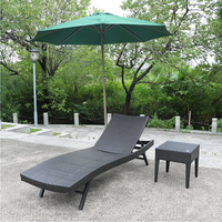 Chaise longue de plage moderne en rotin avec cadre en aluminium Chaise longue résistante aux UV pour le patio et la cour de l'hôtel
