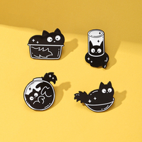 Broche en émail personnalisée en usine, motif chat noir et blanc, dessin animé, esthétique, pour sac à dos, artisanat métallique, chapeaux