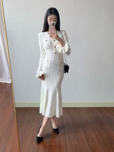 <span class=keywords><strong>Abito</strong></span> Elegante Francese Primaverile 2026SP da Donna, con Scollo a V, Monopetto, in Maglia, Maniche Svasate e Vita Stretta - Product Image 3