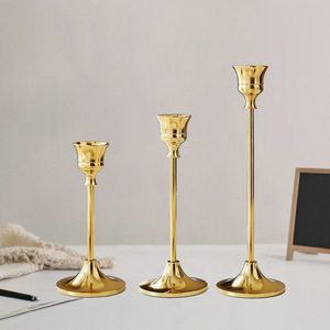 Set di <span class=keywords><strong>Portacandele</strong></span> Antichi Minimalisti in Ottone a Stelo Lungo a Forma di Cono, <span class=keywords><strong>Portacandele</strong></span> Decorativo Dorato - Product Image 6