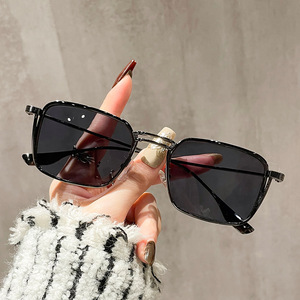 <span class=keywords><strong>Gafas</strong></span> de Sol Retro Estilo Hong Kong con Doble Barra, <span class=keywords><strong>Montura</strong></span> Cuadrada a Rayas, Protección UV, Modernas - Product Image 5