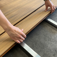 Revêtement de Terrasse Extrudé en Composite Bois-Plastique CWP Anti-UV Écologique, Étanche pour Patio Extérieur