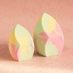 Éponge de maquillage en mousse super douce, de couleur marbrée, vegan, en gros, avec étiquette privée, de qualité supérieure, pour le visage, en forme d'œuf, de couleur mélangée, avec remise sur les achats multiples - Product Image 2