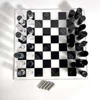 Ensemble d'échecs de luxe en acrylique 3D découpé au laser, moderne, durable, effet fumé et givré, en gros, en présentation