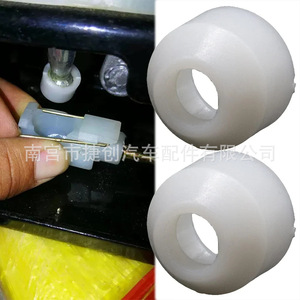 Kit de pivot de suspension inférieur de 28 mm à pression pour Chevrolet X-Trail, avec douille en plastique de remplacement - Product Image 1