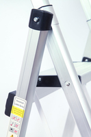 Échelle escamotable domestique en aluminium à 6 marches avec étui à outils, portable