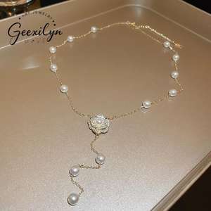 Kalung Rantai Emas Lapis Emas Gaya Retro Prancis Mewah dengan Imitasi Mutiara untuk Wanita, Liontin Hati Bunga Bertabur Kristal - Product Image 6