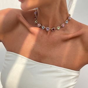 流行の多色アクリルピーチハートチョーカーネックレス女性用Y2Kレディースカラーストリートウェアアクセサリーファッションジュエリーギフト - Product Image 1