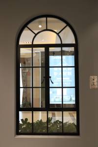 Nuove Finestre in Acciaio con Taglio Termico, Design con Griglia in Acciaio e Vetro, Finestre Fisse e a Battente - Product Image 4