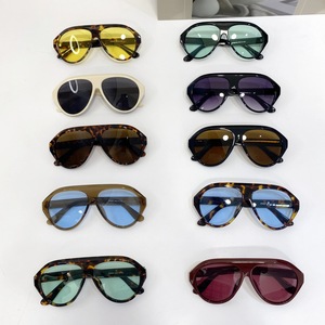 Lunettes <span class=keywords><strong>de</strong></span> <span class=keywords><strong>soleil</strong></span> tendance pour femmes, avec logo personnalisé, <span class=keywords><strong>pas</strong></span> chères, <span class=keywords><strong>de</strong></span> <span class=keywords><strong>marque</strong></span>, design rétro, monture surdimensionnée en plastique, protection UV400. - Product Image 1