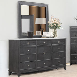 Ensemble de meubles de chambre à coucher en bois massif moderne clair - Lit avec tête de lit rembourrée, commode et table de chevet - Product Image 2