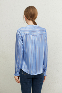 Tessuto in Raso Duchesse Elasticizzato <span class=keywords><strong>a</strong></span> <span class=keywords><strong>Righe</strong></span> Blu <span class=keywords><strong>e</strong></span> Bianche per <span class=keywords><strong>Camicia</strong></span> da <span class=keywords><strong>Donna</strong></span> in Seta - Product Image 2