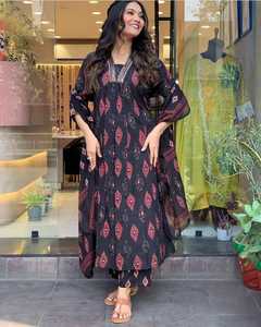 Venta al por mayor de pantalones Kurtis con Dupatta para uso diario Suministro directo de fábrica de La India Proveedor indio confiable al mejor precio - Product Image 3