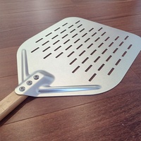 YINHAO Spatule à pizza professionnelle en aluminium 14x12 pouces avec manche en bois amovible, pelle à pizza perforée en métal pour retourner les pizzas