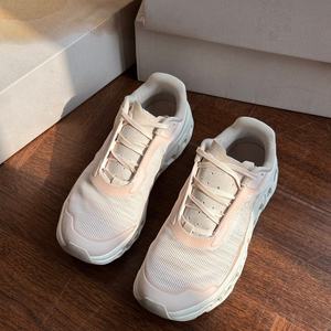 Zapatos Deportivos Personalizados al por Mayor, Zapatos de Diseñador de Lujo Genuinos, Cómodos y Transpirables, Zapatos para Correr en la Nube para Hombre y Mujer - Product Image 4