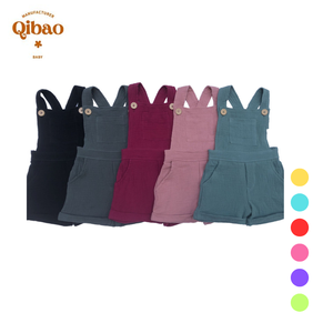 Venta al por mayor de pantalones cortos con pechera para niñas, crepé, botones de color sólido, ropa informal de uso diario para bebés - Product Image 1