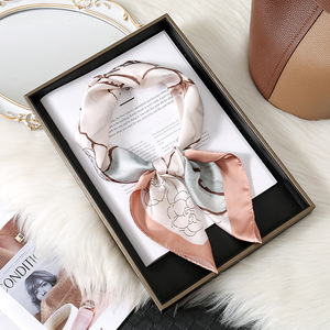 <span class=keywords><strong>Foulard</strong></span> Quadrato Elegante da <span class=keywords><strong>Donna</strong></span> 70cm/27in, Stampa Personalizzata di Design, Lussuoso Accessorio per Capelli in Seta - Product Image 5