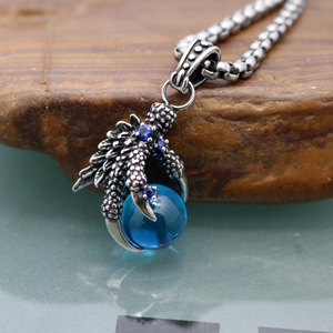 Yunnique – collier avec pendentif griffe de Dragon, boule de cristal bleue, forme d'animal, bijoux à la mode, cadeau pour hommes - Product Image 2